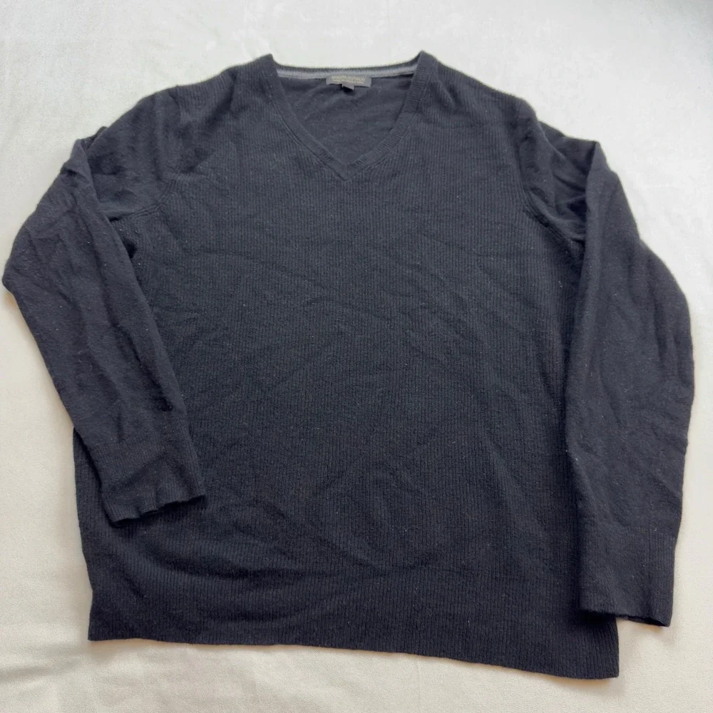 Banana Republic Men's Large V Neck Sweater Black Italian‎ Yarn Merino Wool Blend